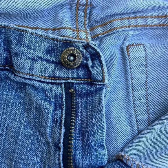 Sweet Vibes Capri Jeans. Size 9 - Picture 7 of 15